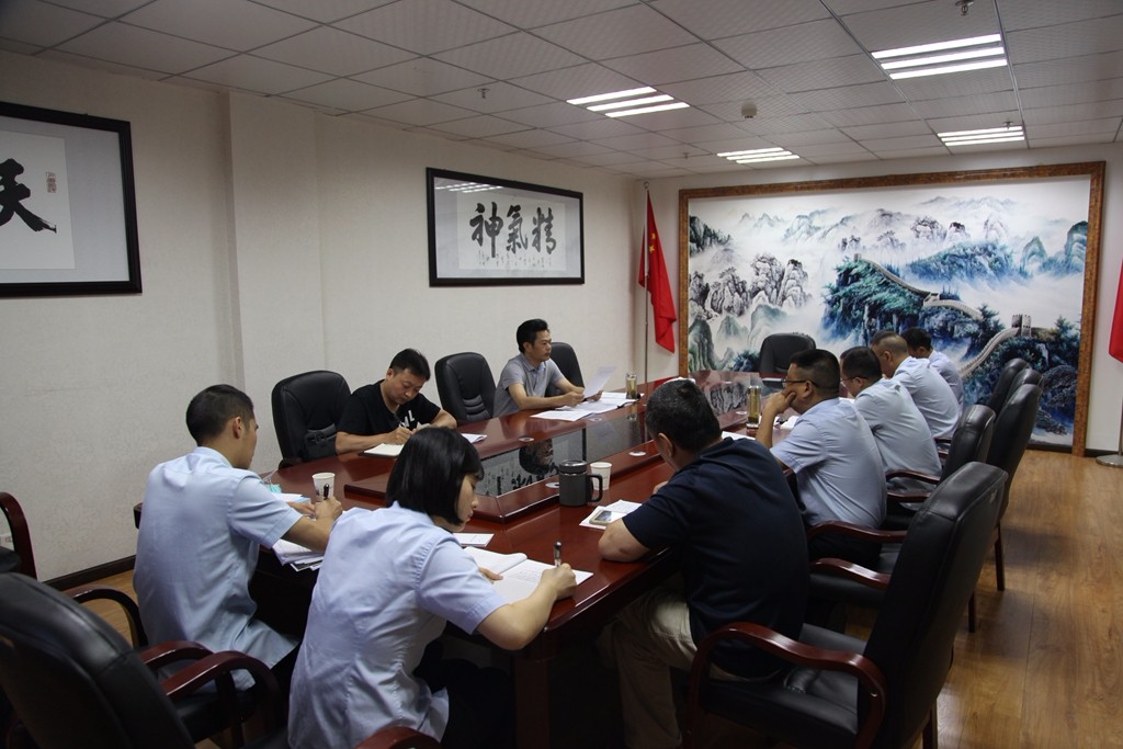 向北海专委一行到鹤峰县法院督导检查扫黑除恶专项斗争工作 (1).jpg