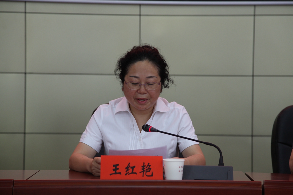 鹤峰县法院召开人民陪审员宣誓仪式大会