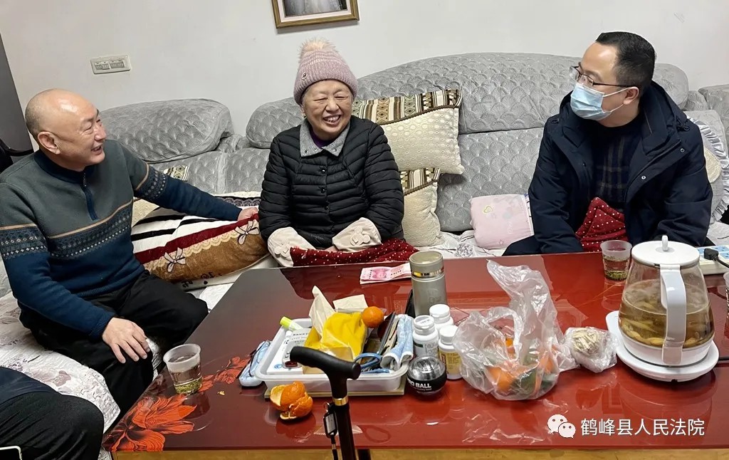 关怀送真情，慰问暖人心——鹤峰法院看望慰问离退休老干部.jpg