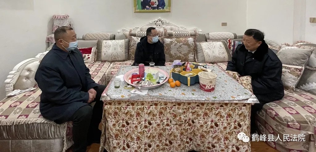 关怀送真情，慰问暖人心——鹤峰法院看望慰问离退休老干部3.jpg