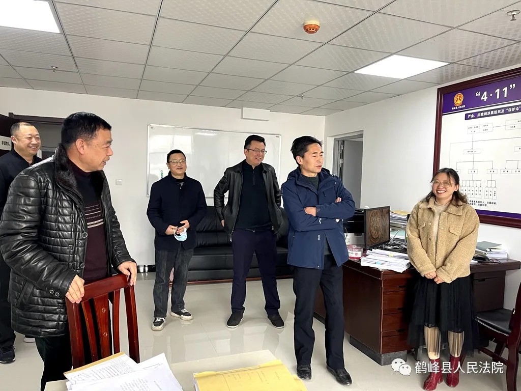 节后上班第一天 鹤峰县法院院领导集体慰问机关干警5.jpg