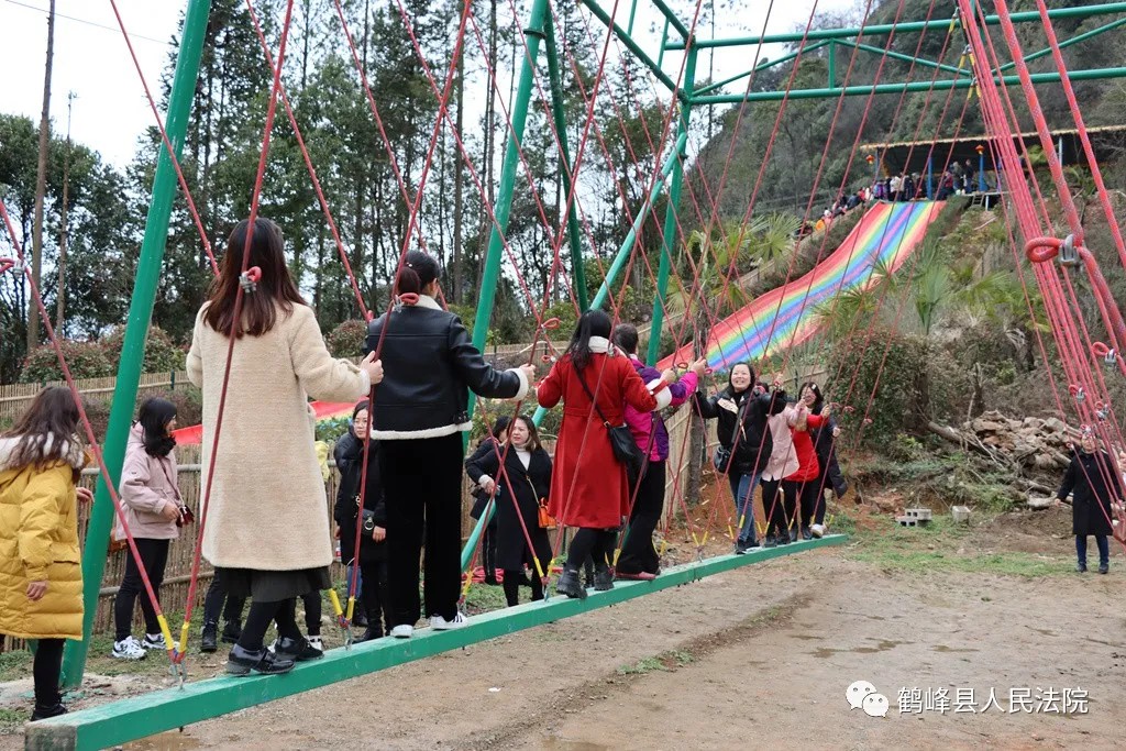鹤峰县法院开展三八妇女节踏春活动7.jpg
