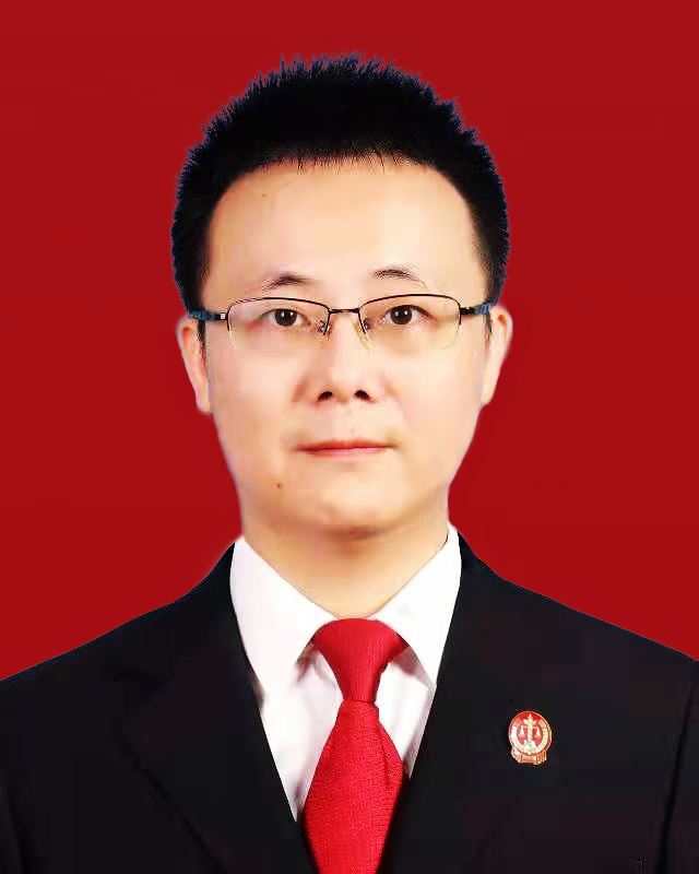 李龙红底.jpg